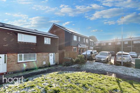 3 bedroom end of terrace house for sale, Kettlewell Court, Swanley