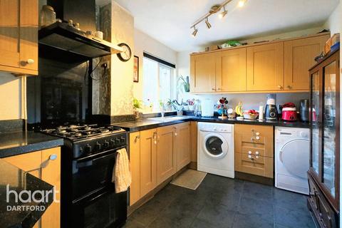 3 bedroom end of terrace house for sale, Kettlewell Court, Swanley