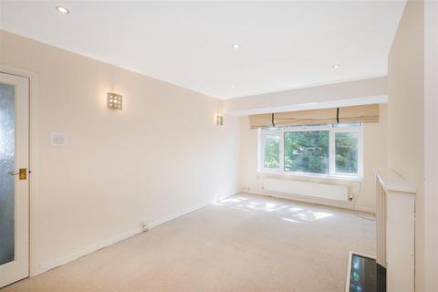 2 bedroom maisonette to rent, Alghers Mead, Loughton