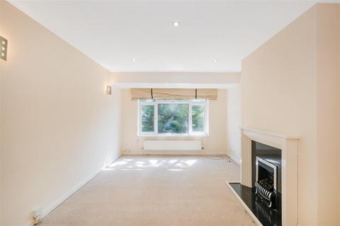 2 bedroom maisonette to rent, Alghers Mead, Loughton