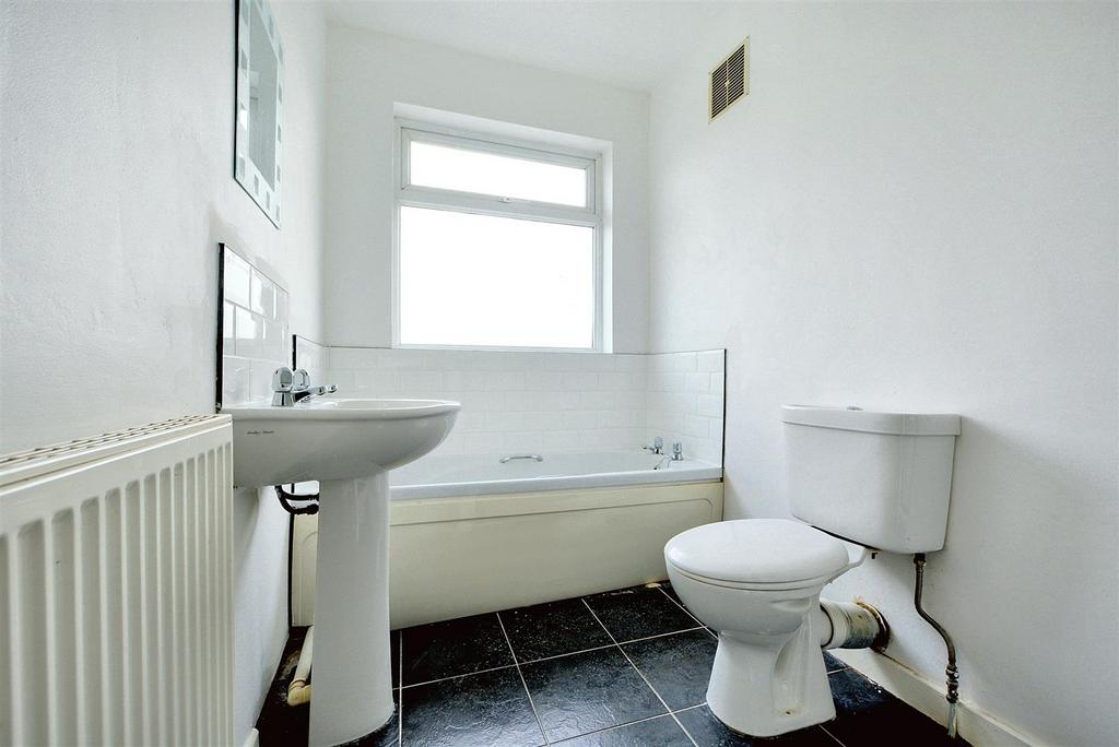 Bathroom 1.jpeg