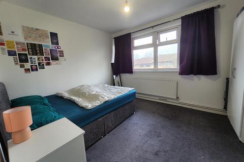 1 bedroom in a house share to rent, A Room in Marjoram Place, Conniburrow, Milton Keynes