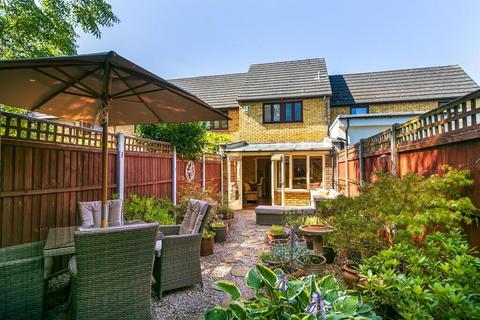 25 Gresham Road, Hampton, TW12 3RB