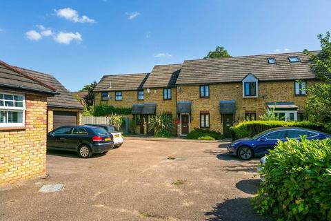 25 Gresham Road, Hampton, TW12 3RB