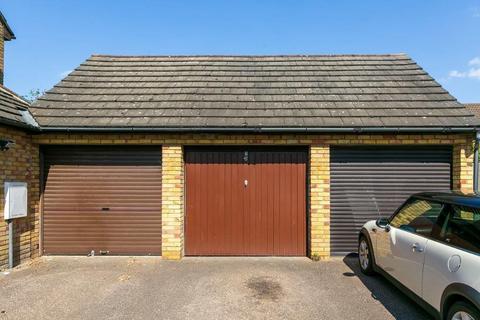 25 Gresham Road, Hampton, TW12 3RB