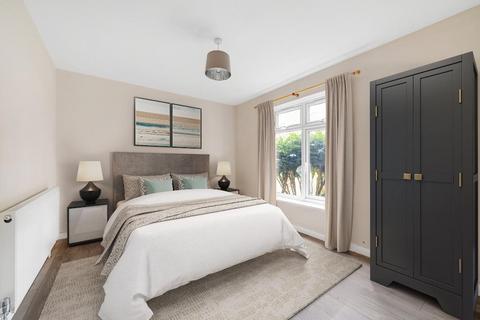 2 bedroom flat for sale, Leithcote Path, London SW16