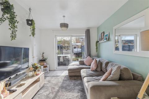 10 Warners Close, Stevenage, SG2 9ST