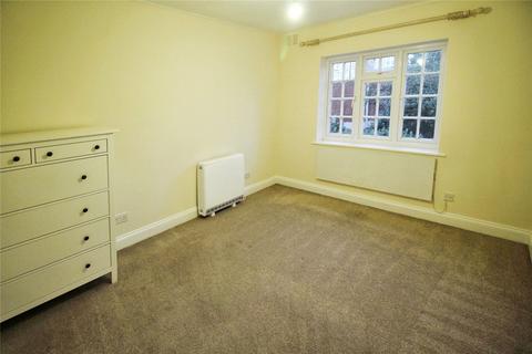 2 bedroom flat to rent, Portsmouth Road, Surrey KT7