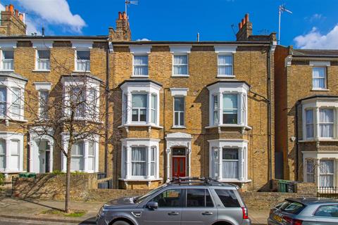 Studio to rent, Roderick Road, Hampstead NW3