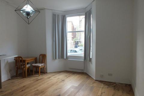 Studio to rent, Roderick Road, Hampstead NW3