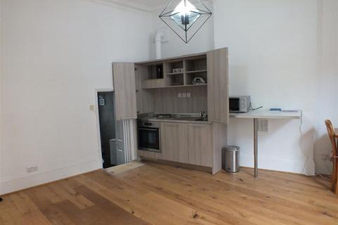 Studio to rent, Roderick Road, Hampstead NW3