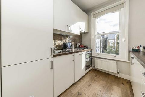 2 bedroom flat for sale, Arlington Gardens, London W4