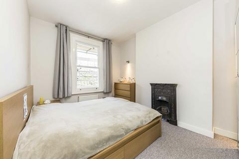 2 bedroom flat for sale, Arlington Gardens, London W4