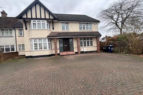 4 bedroom semi-detached house to rent, Edgwarebury Lane, Edgware, HA8