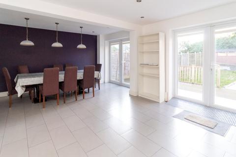 4 bedroom semi-detached house to rent, Edgwarebury Lane, Edgware, HA8