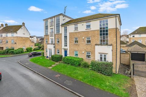 2 bedroom flat for sale, Kingsdale Drive, Menston, Ilkley, West Yorkshire, LS29