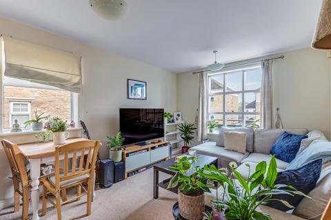 2 bedroom flat for sale, Kingsdale Drive, Menston, Ilkley, West Yorkshire, LS29