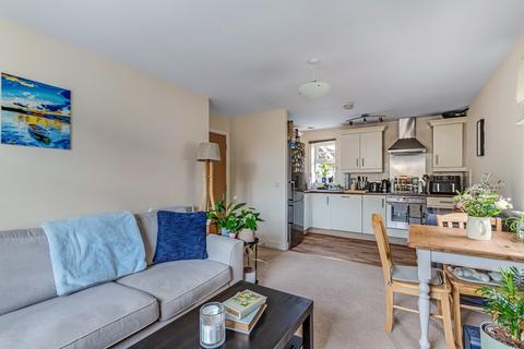 2 bedroom flat for sale, Kingsdale Drive, Menston, Ilkley, West Yorkshire, LS29