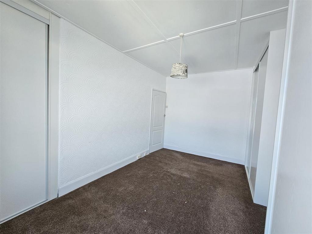 Bedroom after decor 7.jpg