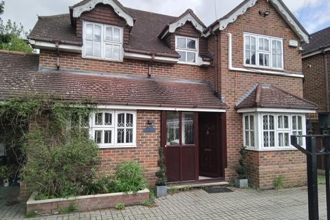 4 bedroom detached house to rent, Delaford Close, Iver SL0