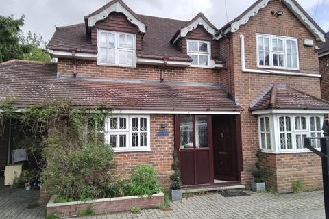 4 bedroom detached house to rent, Delaford Close, Iver SL0