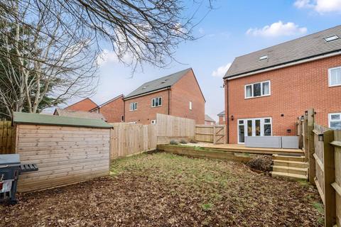 3 bedroom semi-detached house for sale, Banbury,  Oxfordshire,  OX16