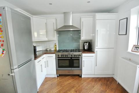 2 bedroom house for sale, Ashford Avenue, Ashford TW15