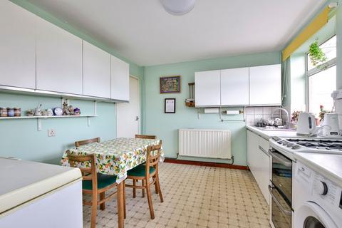 5 Beechfield, Kings Langley, WD4 8EE