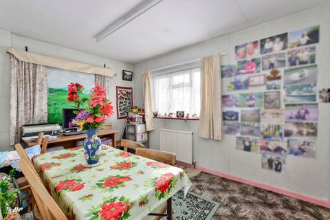 5 Beechfield, Kings Langley, WD4 8EE