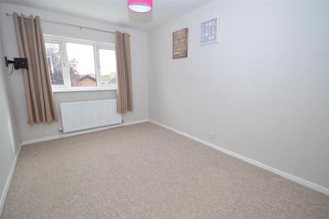 3 bedroom semi-detached house to rent, Clayton Place, Normanton