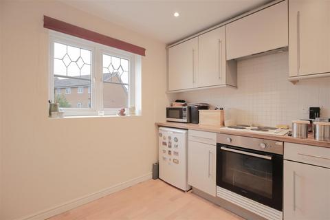 2 bedroom flat for sale, Lawnhurst Avenue, Wythenshawe, Manchester