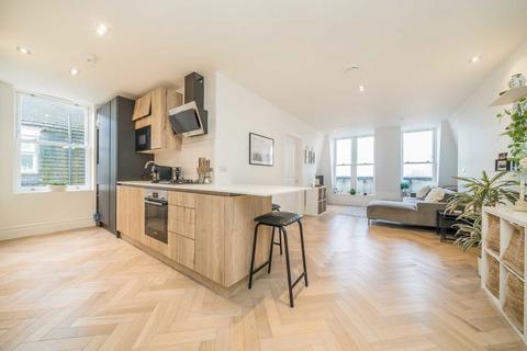 2 bedroom flat for sale, St. Mark's Hill, Surbiton KT6