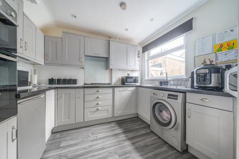 39 Dovetrees, Carterton, OX18 1AN