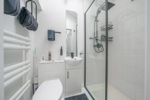 39 Dovetrees, Carterton, OX18 1AN