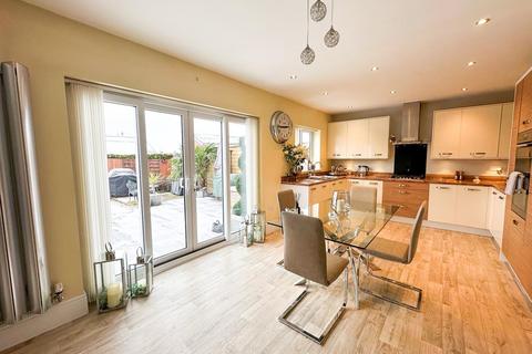 4 bedroom detached house for sale, Copse Place, Steeton