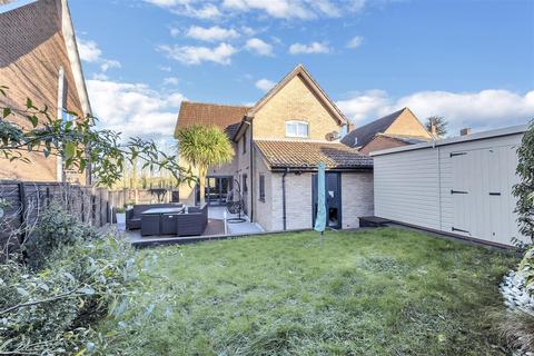 4 bedroom detached house for sale, Oswyn Close, Bury St. Edmunds