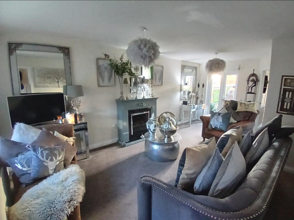 Lounge and dining room