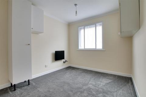 1 bedroom apartment to rent, East Street, St. Ives