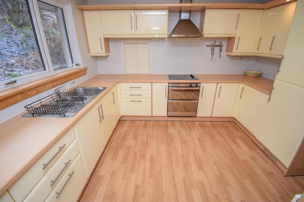 KITCHEN-2.jpg