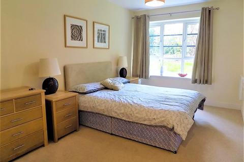 2 bedroom apartment to rent, Lynx Court, Farnborough GU14