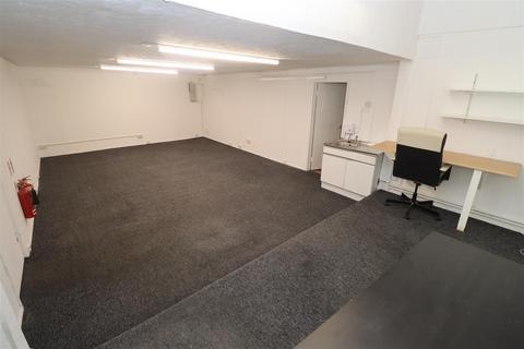 Office to rent, St Albans Lane