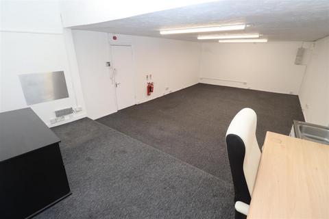 Office to rent, St Albans Lane