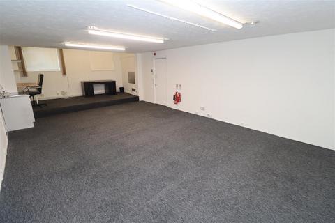 Office to rent, St Albans Lane