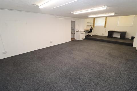 Office to rent, St Albans Lane