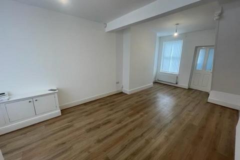 3 bedroom end of terrace house to rent, Cockburn Street, Liverpool L8