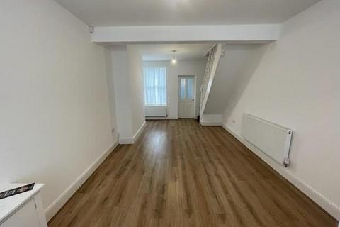 3 bedroom end of terrace house to rent, Cockburn Street, Liverpool L8