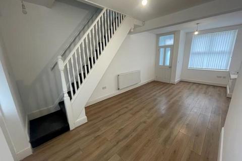 3 bedroom end of terrace house to rent, Cockburn Street, Liverpool L8