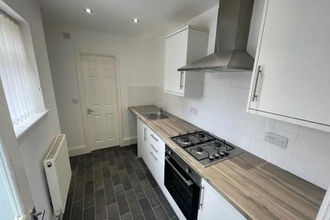 3 bedroom end of terrace house to rent, Cockburn Street, Liverpool L8