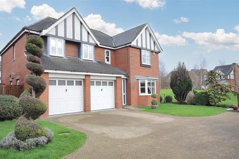 5 bedroom detached house for sale, Bentley Close, Stone