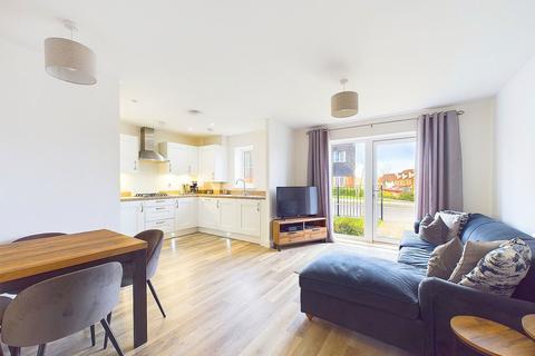 2 bedroom flat for sale, Illett Way, Horsham RH12